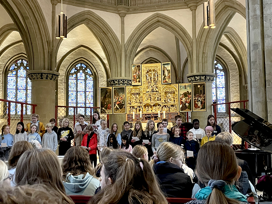 Buß- und Bettag: Gottesdienst der Fünft- bis Achtklässler in der Marienkirche in Osnabrück.