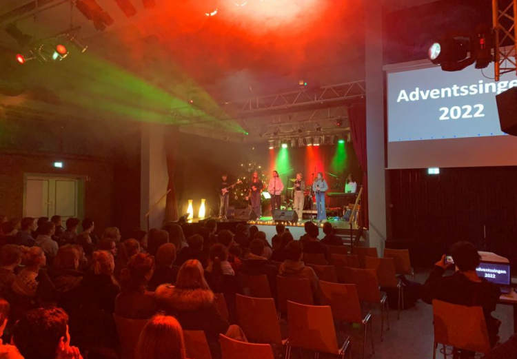 Vollversammlung der Ursulaschule in der Herz-Jesu-Kirche.