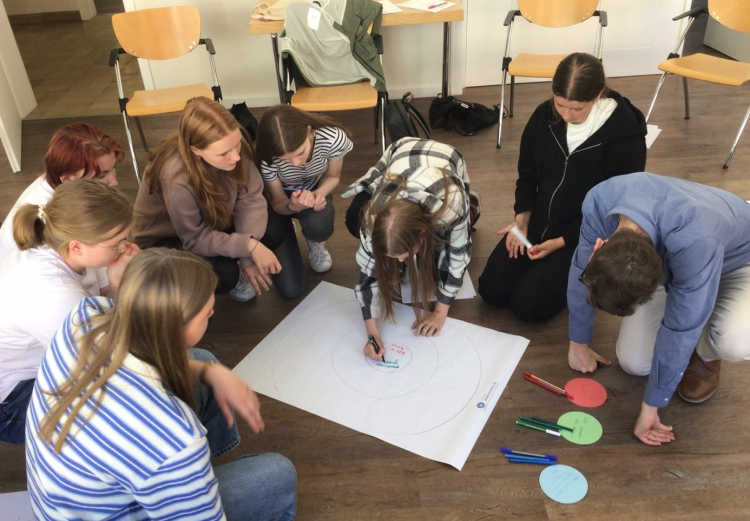 Workshop beim Abschlusswochenende der Juleica-AG in Rulle.