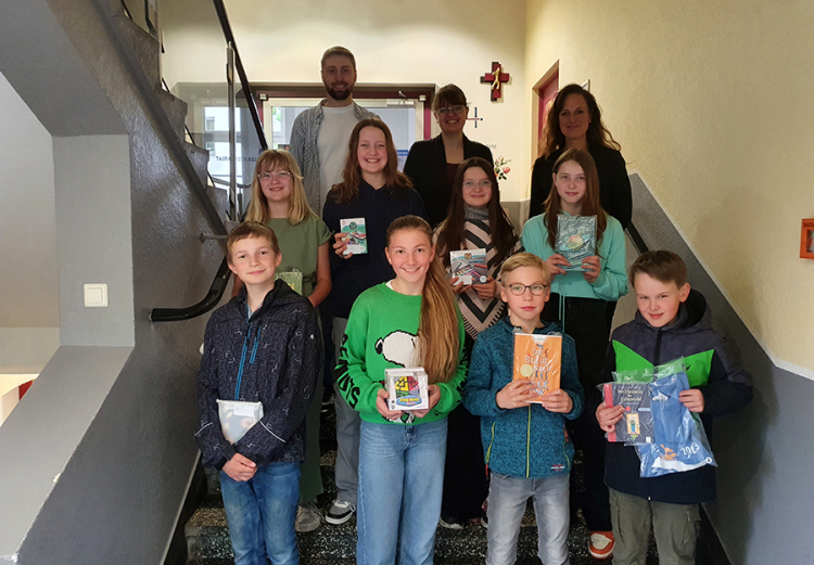 Preise für besonders erfolgreiche Teilnehmer:innen am  Känguru-Wettbewerb.