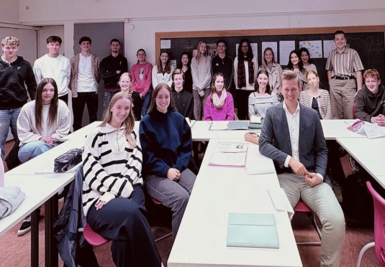 Politik hautnah: Matthias Seestern-Pauly im Gespräch mit dem 12er-Politikkurs