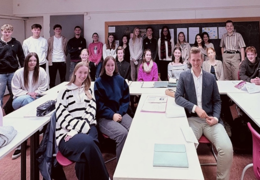 Politik hautnah: Matthias Seestern-Pauly im Gespräch mit dem 12er-Politikkurs