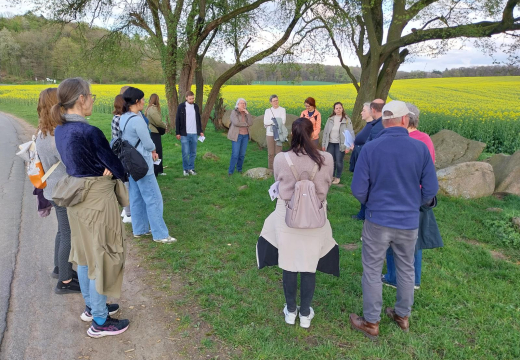 Bei bestem Wetter unterwegs: Kolleg*innen auf Pilgertour  im Nettetal